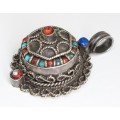 impozanta amuleta tribala Pashtun. argint, turcoaz, coral & lapis. Afganistan 